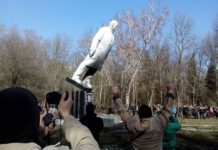 В Киеве снесли последний памятник Ленину — СМИ