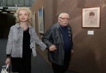 Малахов сообщил, что жена Джигарханяна уехала из России