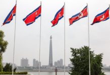 Пенс: США надеются мирным путем решить кризис вокруг КНДР