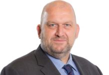 Министр правительства Уэльса найден мертвым после обвинений в его адрес